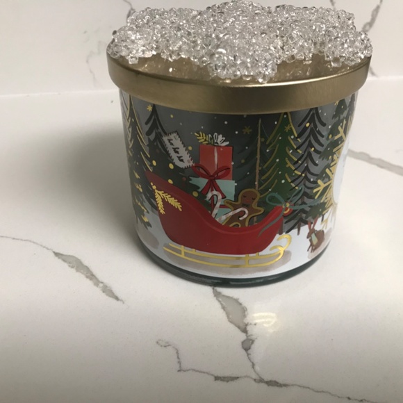 Life at Home Scented Festive Candle ‘Cedar Wreath’ and Snowflake Ornament - Picture 6 of 9